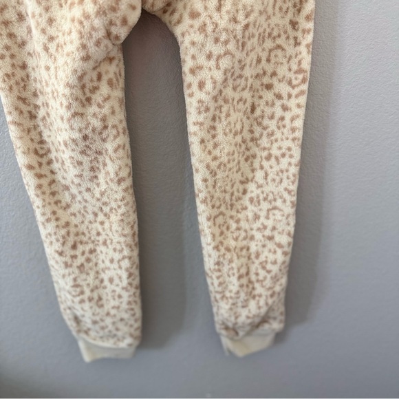 Girl's Cat & Jack Plush Pajamas Animal Print w/ Hoodie - Picture 2 of 12
